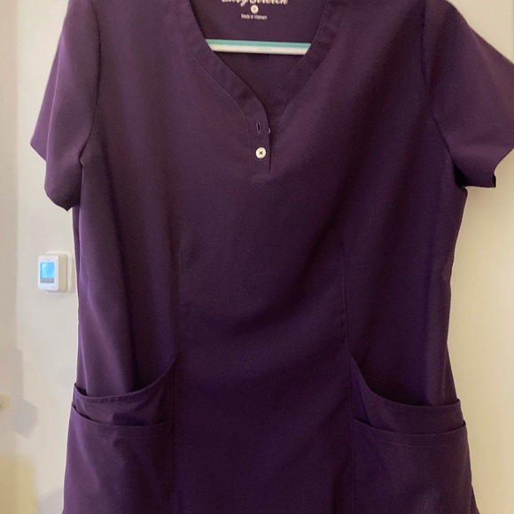 Lot of Women’s Scrubs ranging from Small to Medium excellent condition - Picture 8 of 11